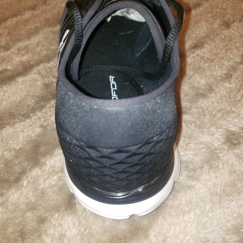Athletic shoes